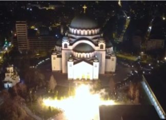 Београд брани светиње: Погледајте величанствену бакљаду испред Храма Светог Саве!