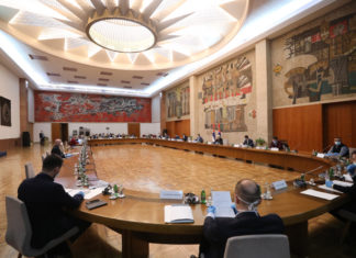 Влада препоручила црквама у Србији да обреде обављају без присуства верника