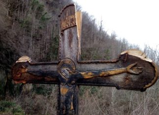 Вандали УНИШТИЛИ КРСТ код манастира Морача