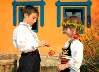 ВАСКРС У НАРОДНИМ ОБИЧАЈИМА – ДЕЧЈЕ ВАСКРШЊЕ ИГРЕ