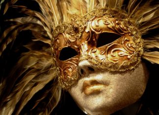 СВЕТ ПОД МАСКАМА