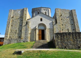 ЂУРЂЕВИ СТУПОВИ: БИСЕР СРПСКЕ СРЕДЊЕВЕКОВНЕ АРХИТЕКТУРЕ