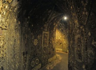 ТАЈАНСТВЕНИ ПОДЗЕМНИ ПРОЛАЗ УКРАШЕН МИЛИОНИМА ШКОЉКИ – ШЕР ГРОТО, ЈЕДНА ОД НАЈВЕЋИХ МИСТЕРИЈА У ЕНГЛЕСКОЈ