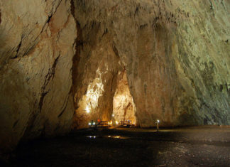 ТРИ СРПСКЕ ПЕЋИНЕ: НАЈЛЕПШЕ КАМЕНЕ ДВОРАНЕ НАШЕ ЗЕМЉЕ