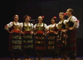 Женски вокални ансамбл “Роса“ из Њујорка чува српско традиционално певање