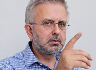 Грчки новинар Димос Верикиос о свом изопштењу из Цркве од стране Митрополита Калавријског Амвросија