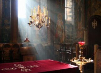 ОПОМЕНА старог Арнаута: “Видите ли, Свети Краљ неће да напусти Дечане. Срби опет долазе. Пазите шта радите!”