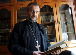 Свештеник Владимир Вукашиновић: Ко то може слушати?