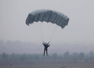 Божије чудо: Скок са падобраном