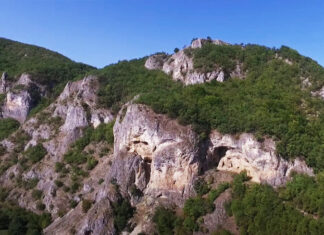 НЕМАЊИНА ПЕЋИНА – Пећинска црква Светог архангела Михаила подно Старог Раса!