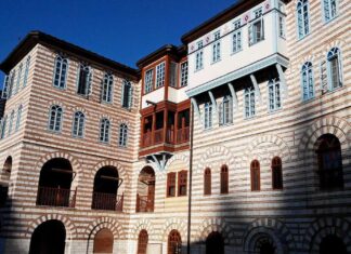 Миленко Шарац: ПРЕД МАНАСТИРОМ