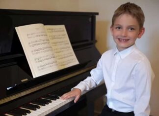 МАЛИ СРПСKИ БЕТОВЕН : Андреј је до треће године био глув, а сада компонује музику