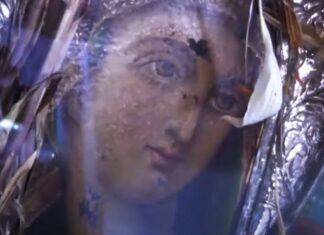 ЧУДО НА ГРЧКОМ ОСТРВУ: И ове године процветали љиљани на Богородичиној икони (ВИДЕО)