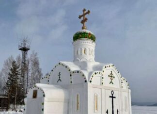 КАПЕЛА ОД СНЕГА И ЛЕДА У РУСИЈИ