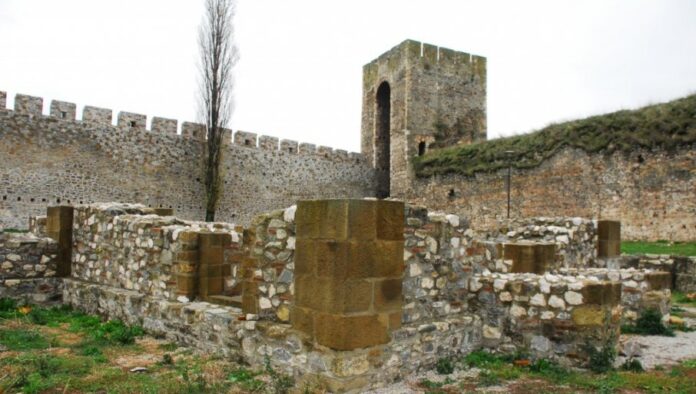 149490_ostaci-pridvorne-crkve-u-velikom-gradu_f