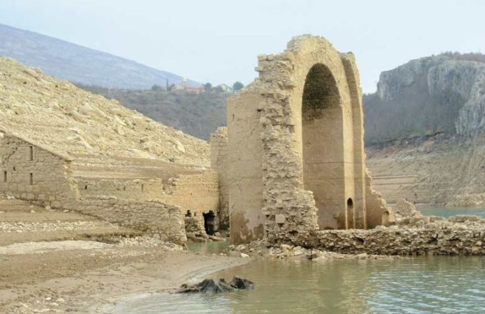 Potopljen-Manastir-Dragovic