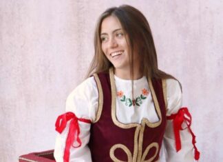 Kако је српска тинејџерка из Чикага заразила младе Американце нашом музиком! (ВИДЕО)