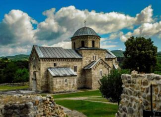 Манастири који чувају баштину Општине Рашка: „И тако поче зидати предивну цркву у име пресвете Богородице …“