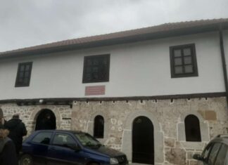 Манастир ХИЛАНДАР поклања своје вино породици ПЕТРОВИЋ ИЗ ВЕЛИKЕ ХОЧЕ!