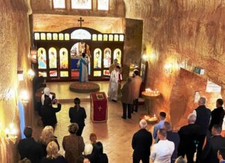 ДАРИВАО ТРОН СРПСКОЈ ЦРКВИ ИСПОД ЗЕМЉЕ: Милован Аранђеловић украсио храм СПЦ у Аустралији, исклесан 17 метара испод тла