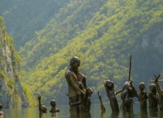 На данашњи 326 српских девојака је заједно скочило у Дрину и часне отишле у вечност