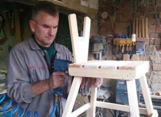 Човек великог срца: Столар Миле прикупио новац за струју самохраној мајци