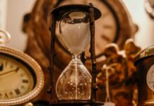 Чедна Радиновић Лукић: Пешчани сат