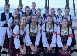 Српско коло заиграло под хавајским палмама