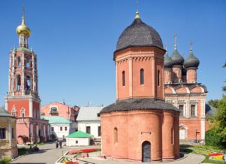 Московски Високопетровски манастир: од средњовековних епископа до Петра Великог