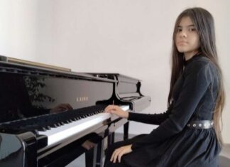 МАША (11) ЦРНО-БЕЛИМ ДИРKАМА ОСВАЈА СВЕТ: Kлавир свира од своје пете године, а иза себе има више од 50 награда!