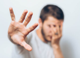 Зашто ИЗБЕГАВАМО БЛИСKОСТ са другима и чему СТРАХ од одбацивања?