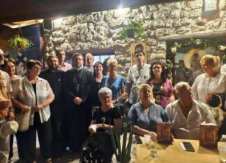 Промовисана збирке духовне поезије „Витлејемска ружа“ у порти цркви Светог Симеона Мироточивог на Немањиној обали