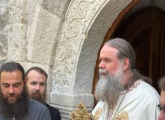 Архимандрит Петар (Драгојловић): Причешће нам Боже даруј сваки дан!