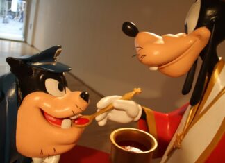 Уметник који изврће руглу причешће и речи Патријарха Павла водио СУДСКИ СПОР СА ЦРКВОМ!