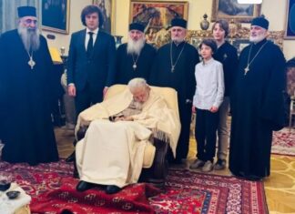 Грузијски премијер посетио патријарха Илију II са својом децом (ВИДЕО)