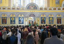 Патријарх Порфирије на Цвети: Господ нас позива на преображај и покајање