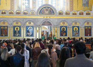 Патријарх Порфирије на Цвети: Господ нас позива на преображај и покајање