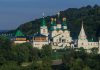 Кад цареви стану у ред за молитву: Нестварна алеја руске историје пред вратима Вознесењско Печерског манастира