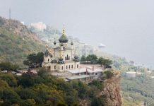 Храм који лебди између неба и земље, а чува причу о царевима, љубави и чуду