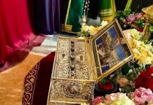 Хулитељи на светињу Мајке Божије