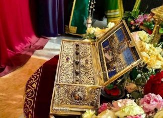 Хулитељи на светињу Мајке Божије